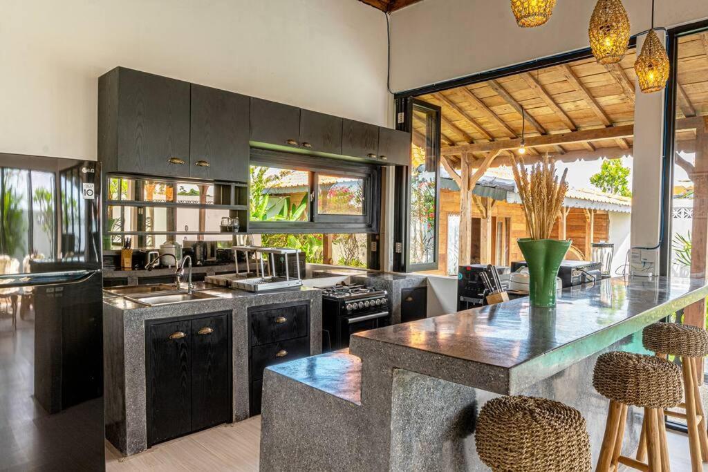 Berawa Canggu Stylish Joglo 3 Bedrooms Private Villa With Private Pool 외부 사진