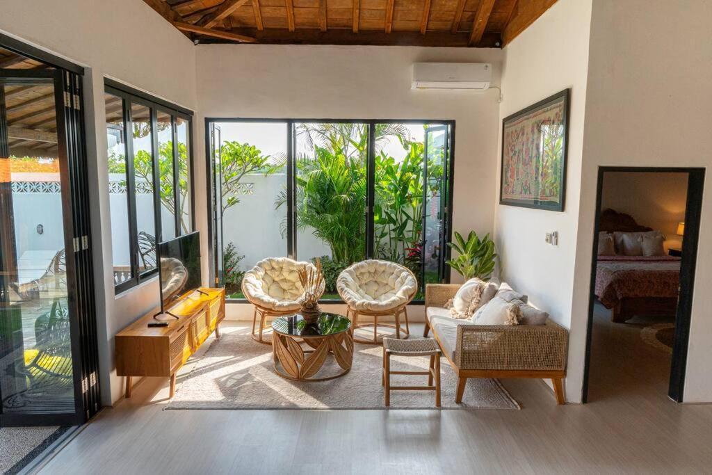Berawa Canggu Stylish Joglo 3 Bedrooms Private Villa With Private Pool 외부 사진