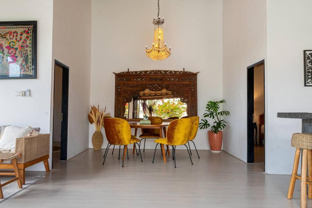 Berawa Canggu Stylish Joglo 3 Bedrooms Private Villa With Private Pool 외부 사진