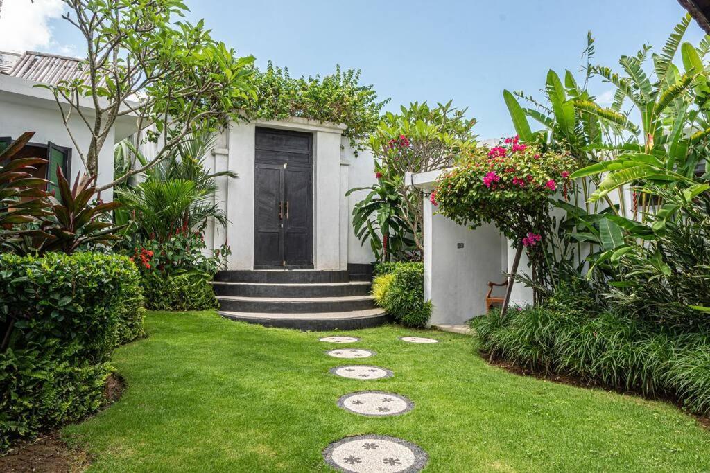 Berawa Canggu Stylish Joglo 3 Bedrooms Private Villa With Private Pool 외부 사진