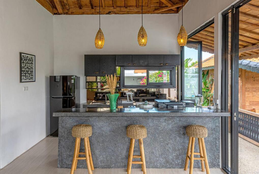 Berawa Canggu Stylish Joglo 3 Bedrooms Private Villa With Private Pool 외부 사진