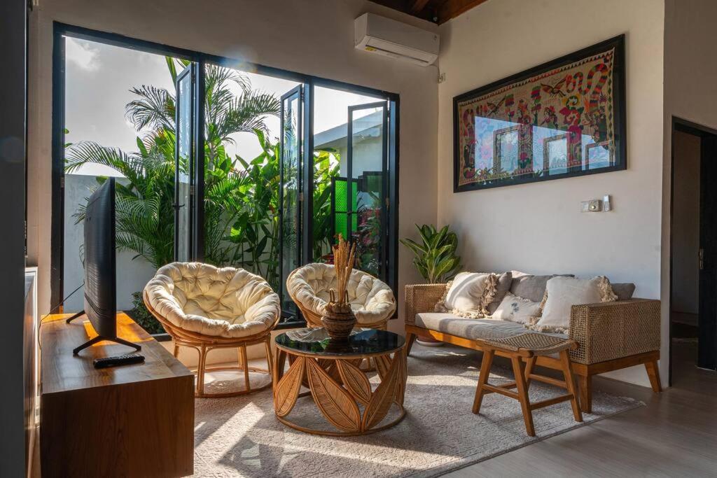 Berawa Canggu Stylish Joglo 3 Bedrooms Private Villa With Private Pool 외부 사진